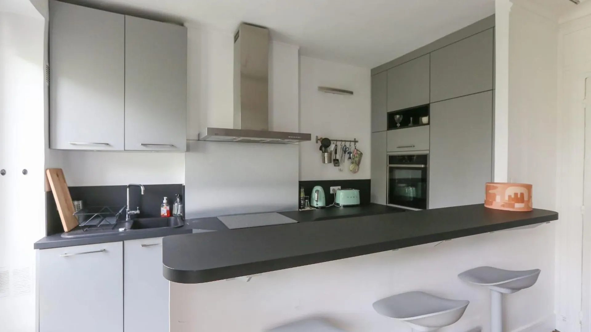 Bright And Charming Accommodation In The 12Th Paris