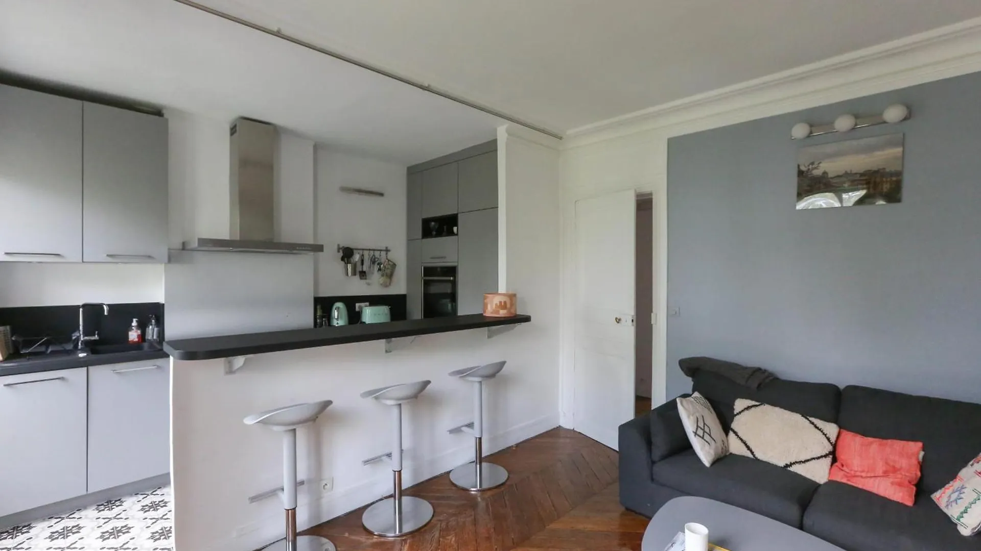 Bright And Charming Accommodation In The 12Th Paris